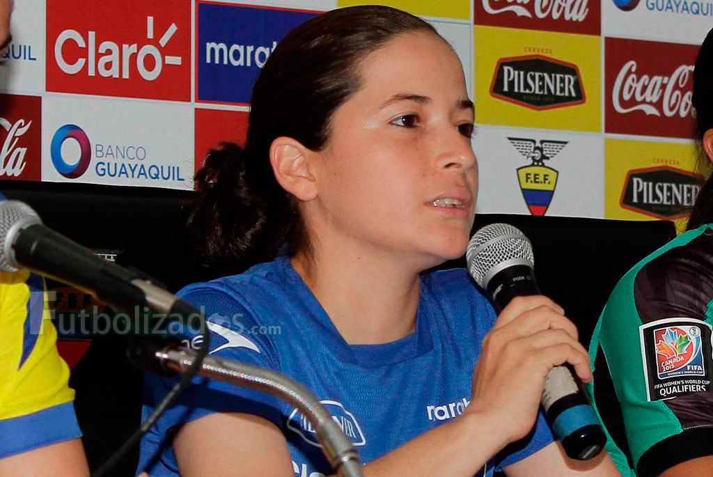 FIFA destaca el récord de <b>Vanessa Arauz</b> como entrenadora de la selección ... - vanessa_arauzz