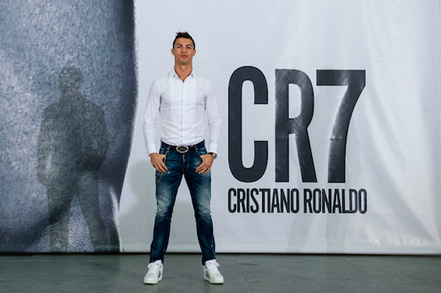 Cristiano Ronaldo por su marca CR7 - Futbolizados