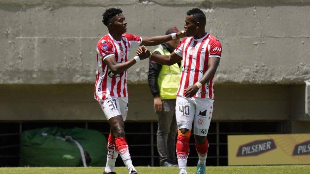 Técnico Universitario sorprende a Aucas y lo vence 4-2 en Quito ...